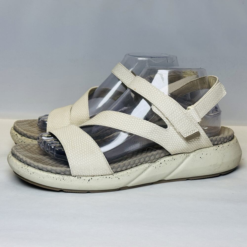 Baretraps Glena Sandals Women's Size 9.5 M White Adjustable Ankle Strap Comfort